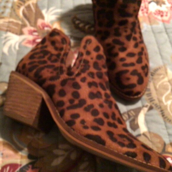 Beast Fashion Leopard Print Ankle Boot Booties Women’s Size 5.5 m - Picture 2 of 3